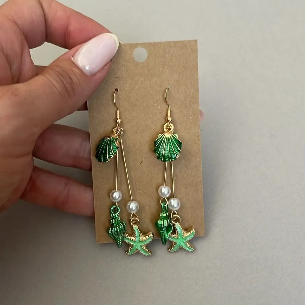 Green Shell Dangle Earrings A1241
